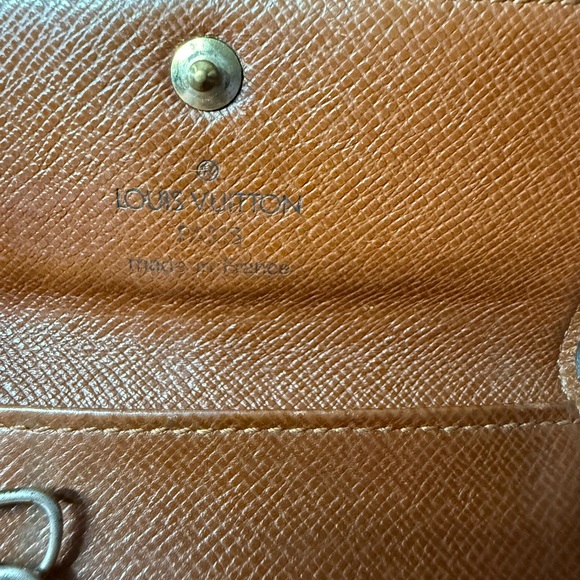 Louis Vuitton Monogram Key Holder - Picture 5 of 7